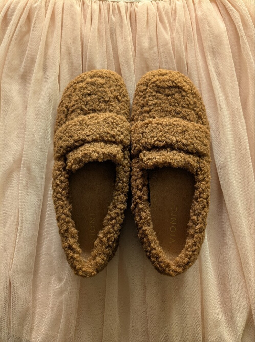 Vionic Snuggle Faux Shearling Slipper (Women) - 6 M